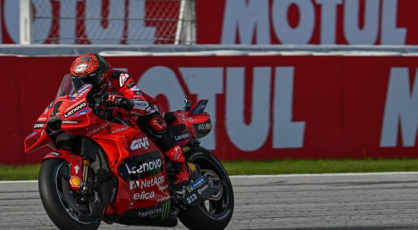 Bagnaia in pole davanti a Espargaro, Martin quarto