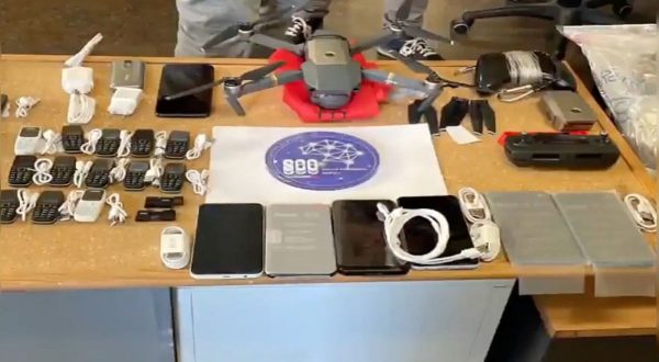 Droga e cellulari a detenuti a Napoli usando dei droni, 12 arrestati