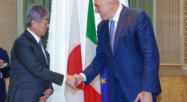 Difesa, firmato accordo tra Italia e Giappone