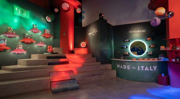 Apre a Milano il nuovo spazio immersivo Amazon Black Friday Universe