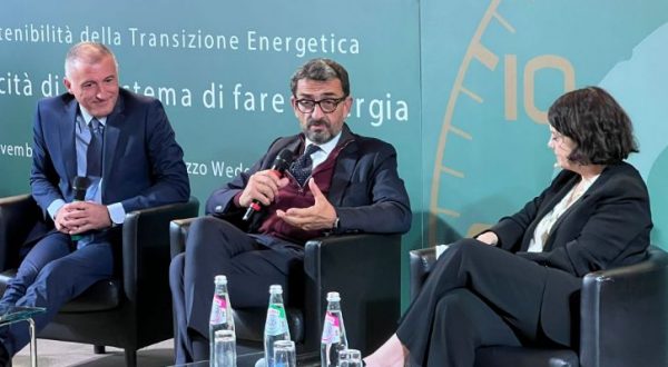 Transizione energetica, investimenti per 230 mld al 2030 in Italia