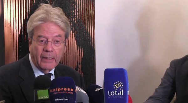 Manovra, Gentiloni “Numeri in linea con le regole europee”