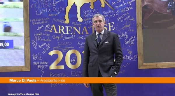 Giacca azzurra per Nazionali equitazione,Di Paola “Nuovo e innovativo”