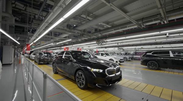 Negli stabilimenti BMW la guida autonoma è già realtà