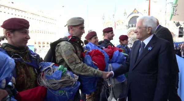 Mattarella alla cerimonia della festa delle forze armate