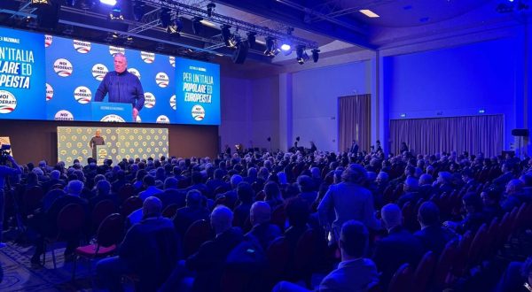 Tajani “Il nostro compito è allargare i confini del centrodestra”