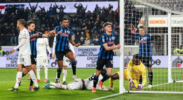 Milan battuto 2-1, l’Atalanta suona la nona e va in testa