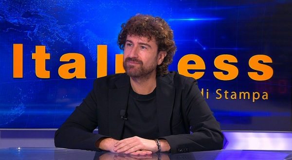 Esce “Io e te dobbiamo parlare”, Siani “Un film per la gente”