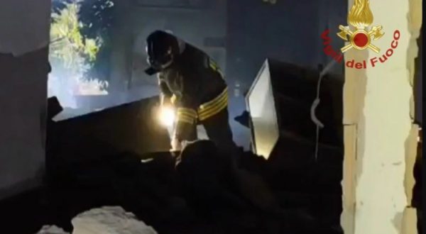 Esplosione in una villetta ad Aprilia, le vittime salgono a tre