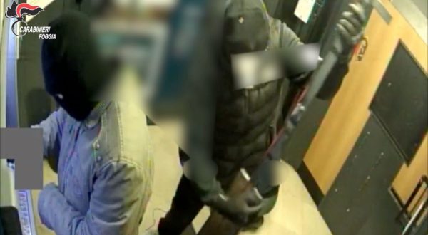 Sgominata banda che faceva esplodere sportelli bancomat