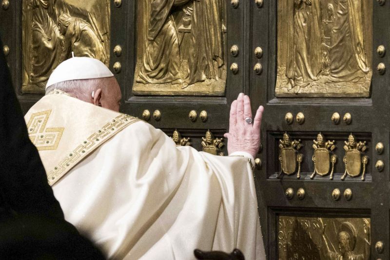 Giubileo, il Papa apre la porta di Rebibbia, &ldquo;La speranza non delude&rdquo;