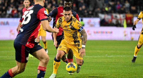 Il Cagliari resiste un tempo, poi l’Inter cala il tris