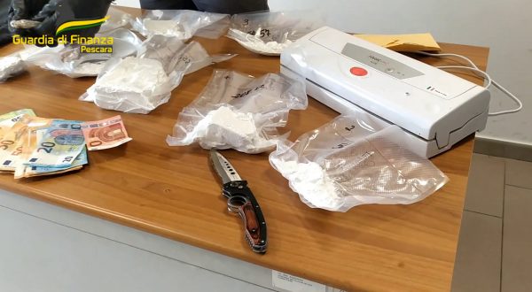 A Pescara Fiamme Gialle sequestrano un kg di cocaina, tre arresti
