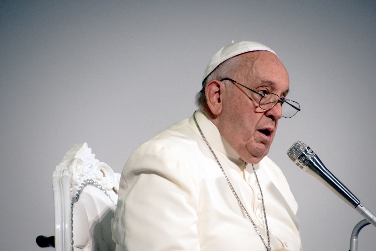 Papa Francesco &ldquo;Nei conflitti sia rispettato il diritto umanitario&rdquo;