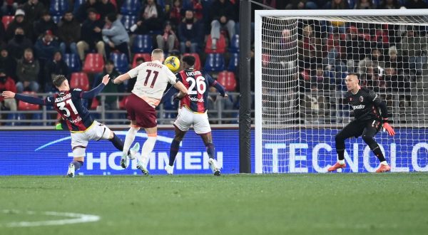 La Roma si salva in extremis, finisce 2-2 a Bologna