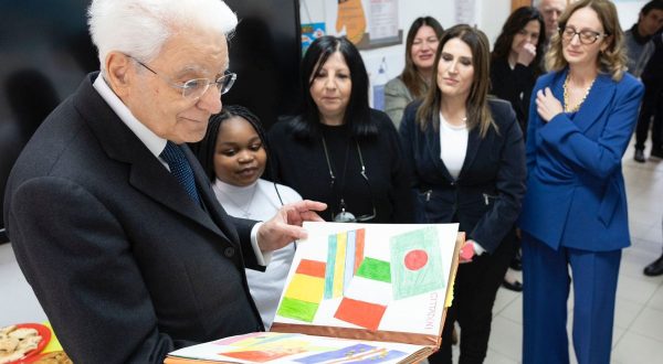 Mattarella visita una scuola di Palermo “Il dialogo fa crescere”