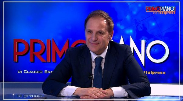 Intelligenza artificiale, Siri “Essere umano deve restare al centro”