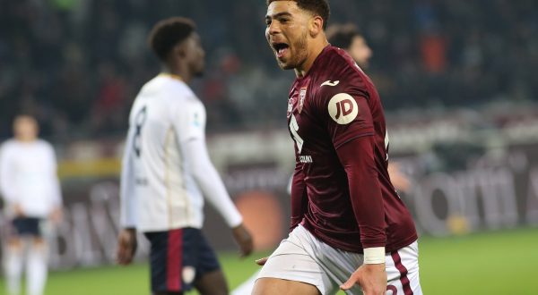 Doppietta di Adams, il Torino batte 2-0 il Cagliari