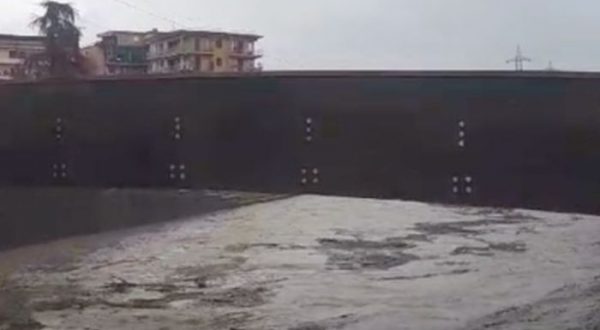 Bomba d’acqua su Firenze, città allagata