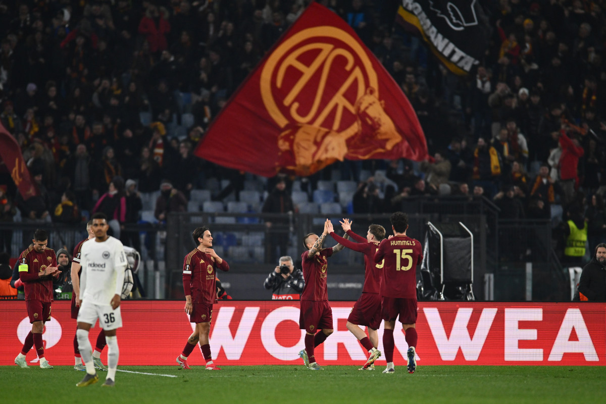 La Roma batte 2-0 l&rsquo;Eintracht e accede ai play-off