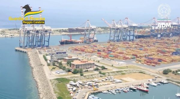 Sequestrati 110 kg di cocaina per 20 milioni  al porto di Gioia Tauro