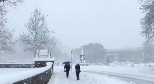 Tempesta di neve negli Usa, stato di emergenza sulla costa orientale