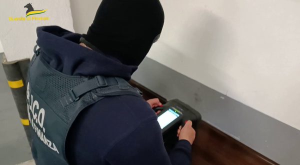 Traffico di droga, 10 arrestati tra italiani e colombiani