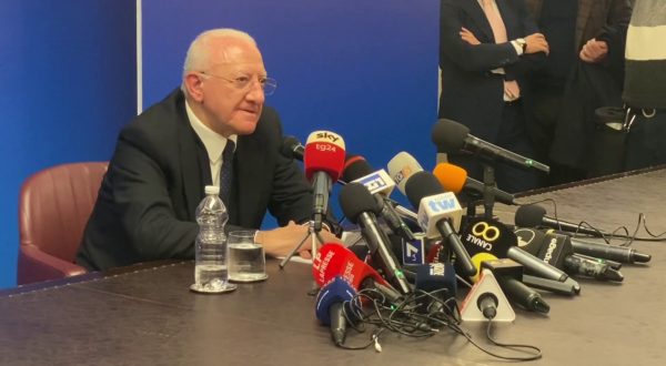 De Luca “Governo si sveglia solo per la Campania, non abbiate paura”