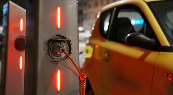 Auto elettriche, la crescita rallenta in tutto il mondo