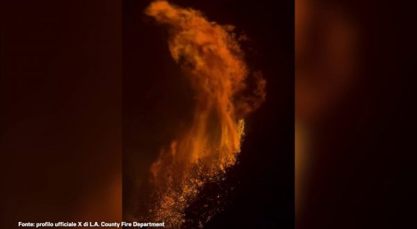 Incendio Los Angeles, le immagini girate dai vigili del fuoco