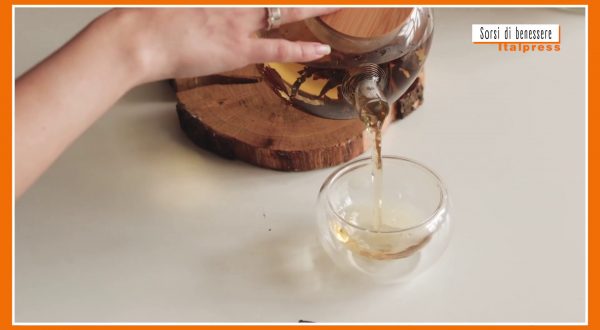 Sorsi di benessere – Tisana malva e coriandolo, lenitiva e rigenerante