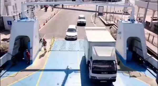 Truffa su permessi di soggiorno e bonus, 9 indagati