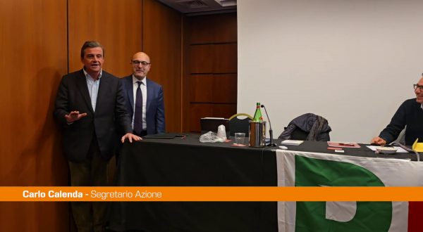 Calenda, “incursione” all’assemblea del Pd a Napoli