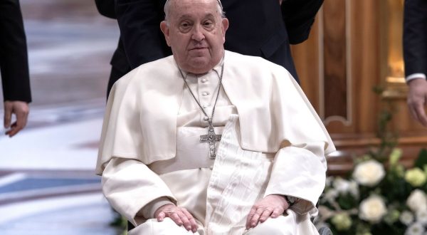 Papa Francesco “Si tende a parlare tanto ma ascoltare poco”
