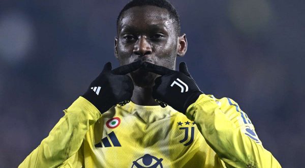 Kolo Muani trascina la Juve, Como battuto 2-1