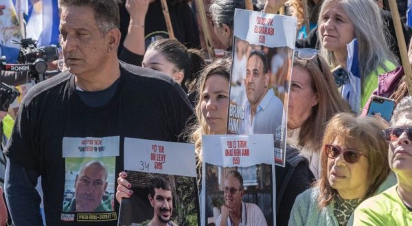 Rilasciati da Hamas altri tre ostaggi israeliani