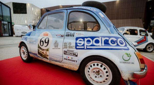 Pechino-Parigi, 100 giorni all’alba. Imbarcata la Fiat 500 di San Marino