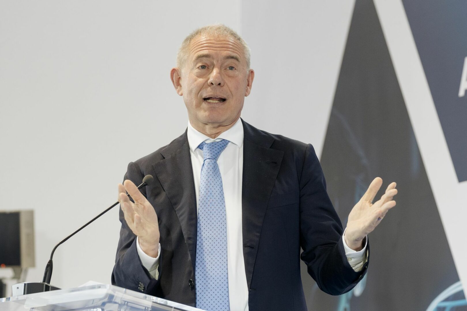 Urso &ldquo;Sui dazi nessun accordo bilaterale, serve una risposta univoca dall&rsquo;Ue&rdquo;