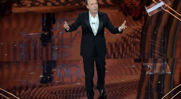 Sanremo, questa sera ad aprire il Festival sarà Roberto Benigni