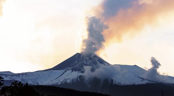 Eruzione dell’Etna, parziale ripristino dei voli in arrivo a Catania