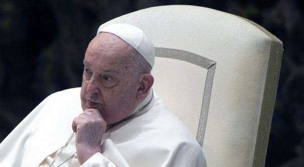 Per il Papa quadro complesso, degenza non sarà breve