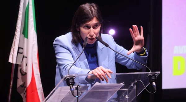 Schlein “Europa o Trump, Meloni venga a dire in Aula da che parte sta”