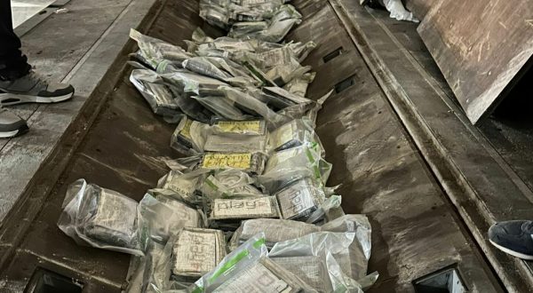 Gioia Tauro, polizia sequestra 137 kg di cocaina