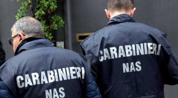 Anziani al gelo in una casa di riposo abusiva nel Catanese, una denuncia