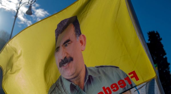 Turchia, Ocalan invita il PKK a deporre le armi
