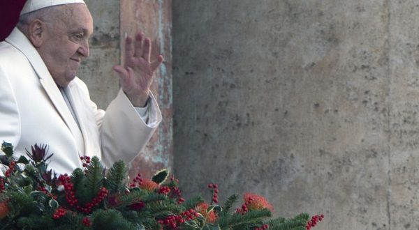 Il Papa migliora ma necessari altri giorni per sciogliere la prognosi