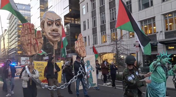 Washington, protesta pro Palestina durante la visita di Netanyahu