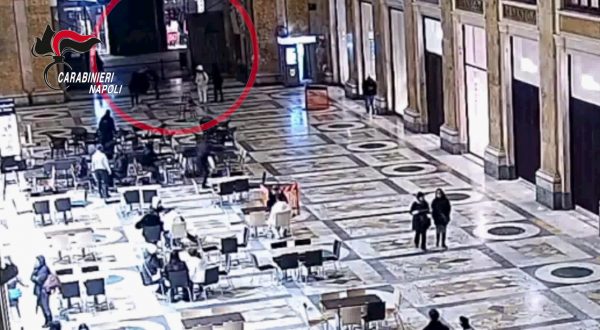 Aggredisce e rapina anziana a Napoli, arrestato 59enne