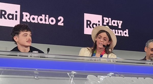 Lucio Corsi “Cerco canzoni che mi portino via dalla realtà”