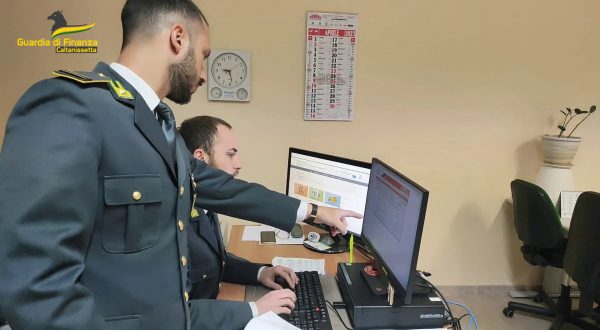Caltanissetta, truffa su fondi digitalizzazione. Bloccati 300mila euro